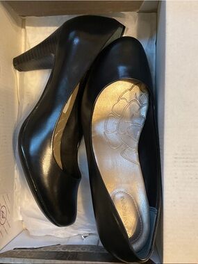 Giani Bernini Black Mid Heel Pumps